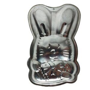 Vintage Midwestern Home Easter Bunny Rabbit Cake Pan